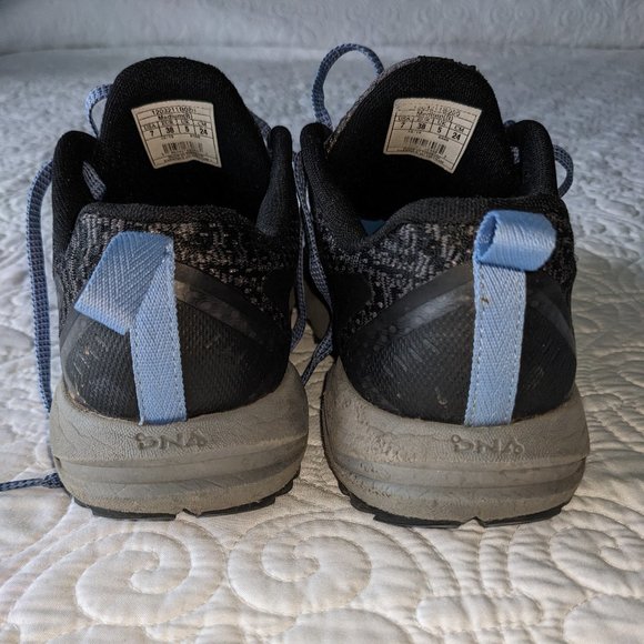 3/$15 Brooks Divide Trail Running Shoe Black/Blue in a Women's size 7 Medium - Picture 8 of 10